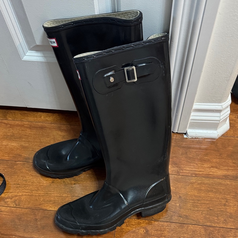 Hunter Black Gloss Tall Waterproof Rain Boots with Buckle